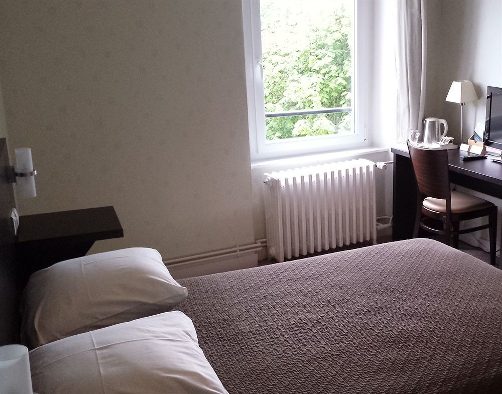 Hotel De La 3*