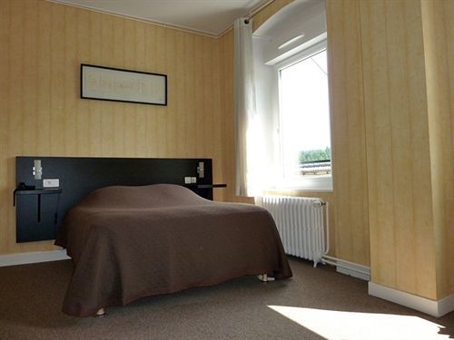 Hotel De La 3*